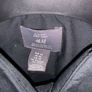 H&M dress shirt. Never worn. Pristine condition.